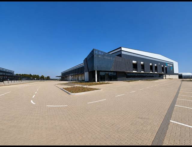18,756M² WAREHOUSE TO LET IN LONGLAKE
